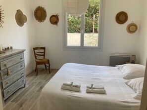 3 bedrooms, iron/ironing board, travel crib, free WiFi