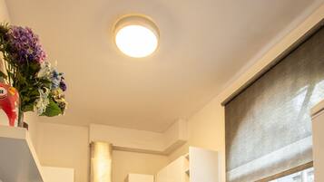 Réfrigérateur, four, plaque de cuisson, cafetiÚre/bouilloire