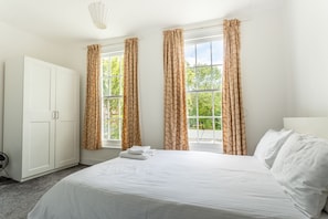 3 Schlafzimmer, Bügeleisen/Bügelbrett, WLAN, Bettwäsche