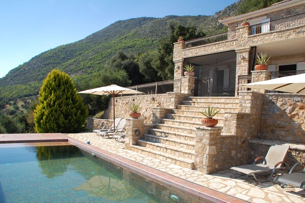 Outdoor pool - Beautifully modernised Old Stone House with amazing views and infinity pool (Zacharo)
