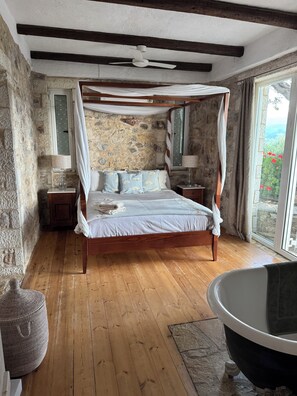 4 Schlafzimmer, Schreibtisch, Bügeleisen/Bügelbrett, Reisekinderbett