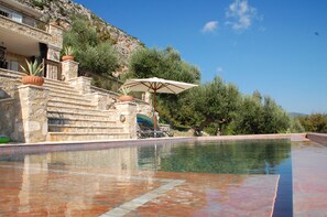 Outdoor pool - Beautifully modernised Old Stone House with amazing views and infinity pool (Zacharo)