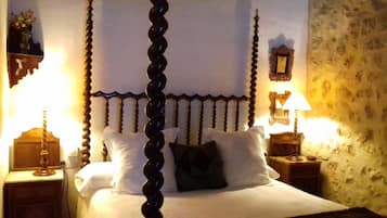 2 bedrooms, iron/ironing board, bed sheets