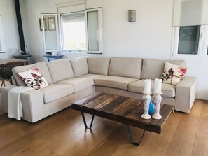 TV - Luxury villa with private pool, wading pool, outdoor shower and sea view (Finikounda)