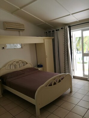 4 habitaciones, tabla de planchar con plancha, wifi y ropa de cama 