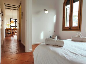 Unclassified image, 4 of 38, button