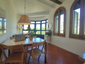 Unclassified image, 5 of 38, button