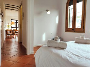 1 slaapkamer, een strijkplank/strijkijzer, wifi, beddengoed