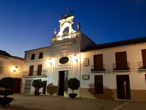 Exterior - Luxury 4 Bed Villa in Tranquil Setting with Huge Private Pool (Alhaurín el Grande)