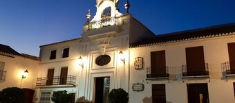 Luxury 4 Bed Villa in Tranquil Setting with Huge Private Pool