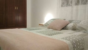 4 bedrooms, iron/ironing board, free WiFi, bed sheets