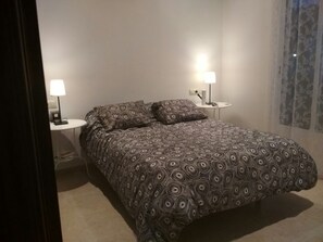 4 slaapkamers, een strijkplank/strijkijzer, gratis wifi, beddengoed