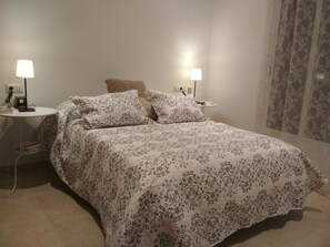 4 chambres, fer et planche à repasser, Wi-Fi gratuit, draps fournis