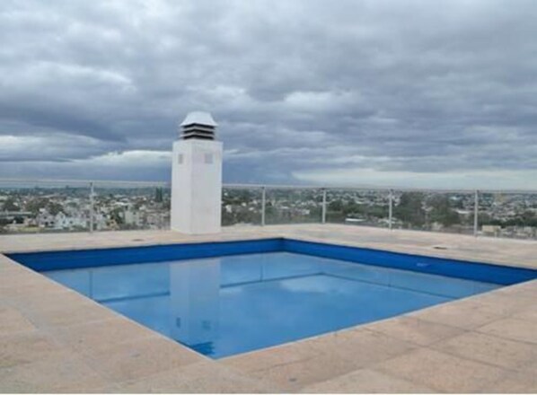 Pool | Seasonal outdoor pool