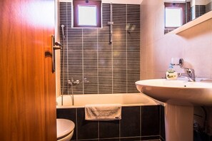 Combined shower/tub, hair dryer, towels, soap