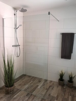 Dusche, Seife, Toilettenpapier