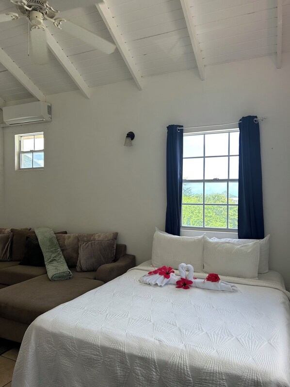 42-inch Smart TV with cable channels - Caribbean Dream Vacation Property (Gros Islet)