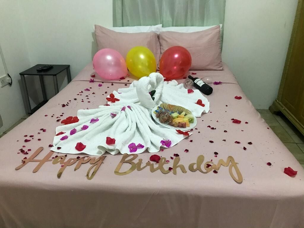 Fjölskylduíbúð - mörg rúm - reyklaust - útsýni yfir sundlaug | Sérvalin húsgögn, myrkratjöld/-gardínur, straujárn/strauborð