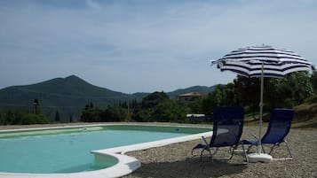 Piscina all'aperto, una piscina riscaldata