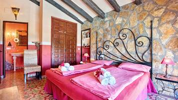 6 Schlafzimmer, Bügeleisen/Bügelbrett, Reisekinderbett, kostenloses WLAN