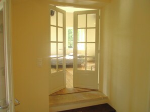 Interior - Farmhouse in Uzès: 7 bedrooms, 17 beds, 12X8m pool, 4 bathr., 5000m²garden, WIFI (Uzès)