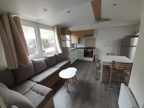 Fernseher, Tischtennisplatte