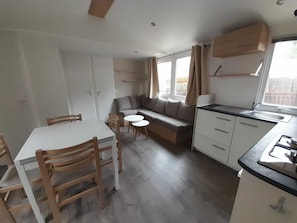 Interior - MOBIL HOME 6 PERSONS VILLAGE AIR CONDITIONING 4 **** VIAS-PLAGE SEA 500 M (Vias)