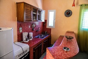 Réfrigérateur, micro-ondes, four, cafetière/bouilloire