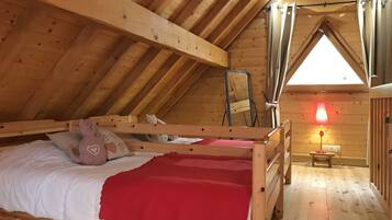 3 slaapkamers, een strijkplank/strijkijzer, reisbedje, wifi
