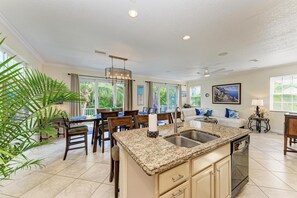 Interior - Spectacular Northshore Anna Maria Home w/ Private Pool – 1 Block to Beach (Anna Maria)