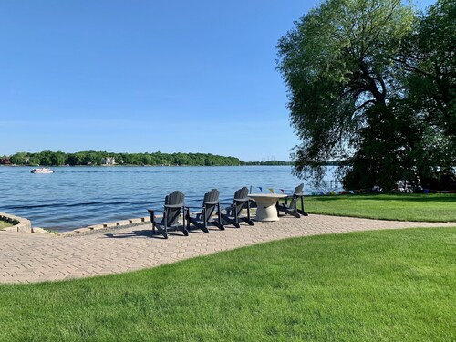 Das ganze Jahr über luxuriös 6 BR / 4 ½ BA Home / 22 Ft. Pontonboot in der Saison inklusive!