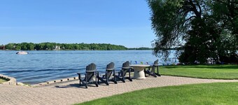 Lake Pointe Lodge: 6BR Lakefront Retreat w/ Free Pontoon, Dock & Firepit