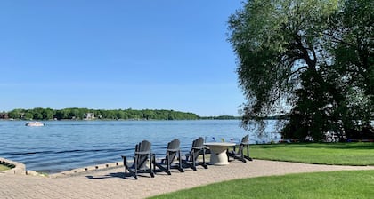 Das ganze Jahr ĂŒber luxuriös 6 BR / 4 œ BA Home / 22 Ft. Pontonboot in der Saison inklusive!