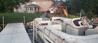 Lake Pointe Lodge: 6BR Lakefront Retreat w/ Free Pontoon, Dock & Firepit