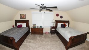 3 عدّة غرف نوم ومكواة/لوح كي وواي فاي مجانًا وملاءات أسرّة