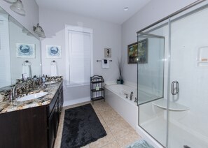 Combined shower/tub, hair dryer, towels, soap - Spacious Home. Short Walk to Beach, Beach Shuttle & Shunk Gulley. Pet Friendly! (Santa Rosa Beach)