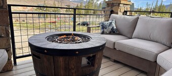 New Year's Eve SPECIALS Watch Elk From Deck Private Lake Near Rocky Mountain NP