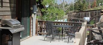 Large Home1blk to Hot Springs Pool, wraparound deck, Cinema Room, parking for 7