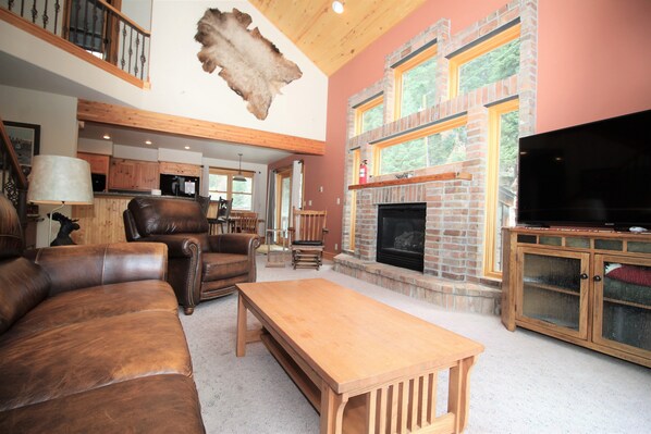 Smart TV, fireplace, DVD player