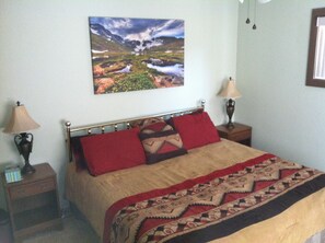 3 chambres, fer et planche à repasser, Wi-Fi, draps fournis