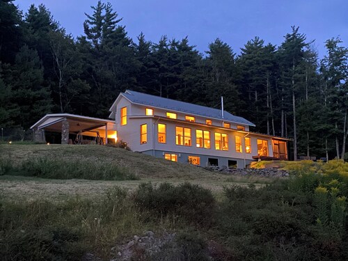 Sunset Mountain-View Retreat on 15 Acres · 11 min to Woodstock