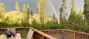 Excellent reviews. Perfect for ALL ages-families, kids, dogs allowed. Hot tub!