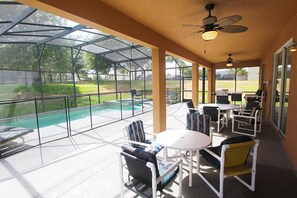 A heated pool - Beautiful 7 Bedroom Villa - 4 King Suites, 5.5 Bath, Sleeps 16! (Kissimmee)