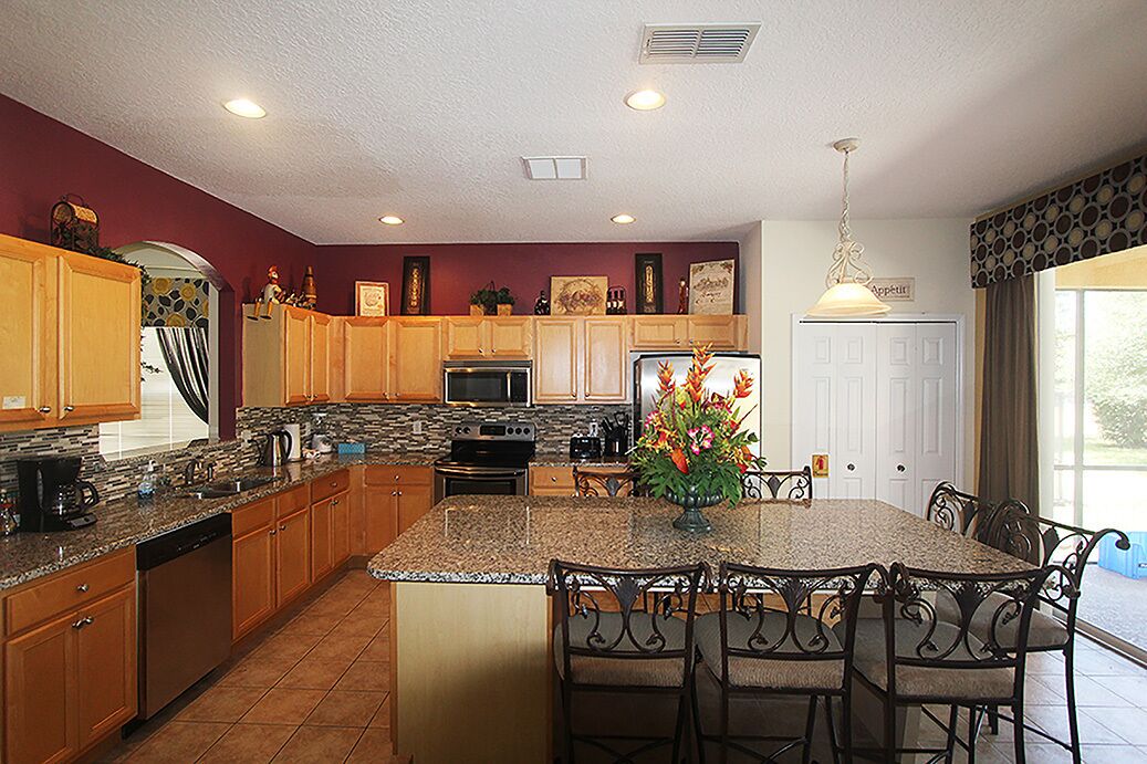 Close to Disney! Luxury 7-Bedroom Villa, 4 King Suites!