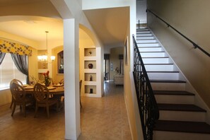 Dining - Beautiful 7 Bedroom Villa - 4 King Suites, 5.5 Bath, Sleeps 16! (Kissimmee)