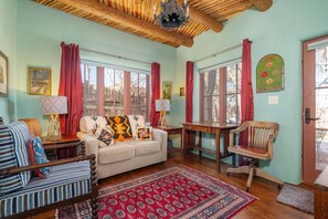 Smart TV, fireplace, books, offices