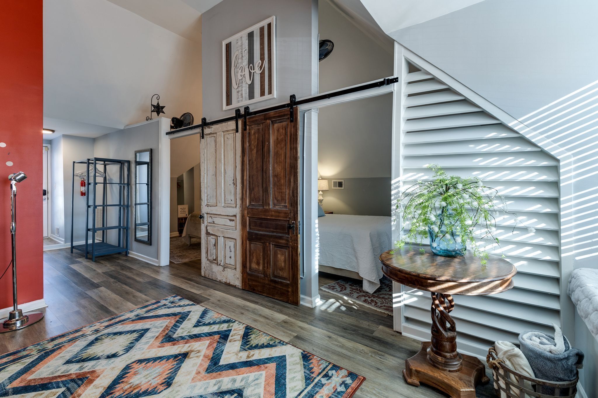 4 室のベッドルーム、デスク、アイロン / アイロン台、WiFi (無料)