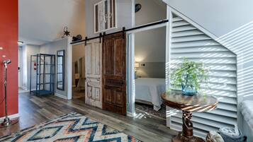 4 bedrooms, desk, iron/ironing board, free WiFi