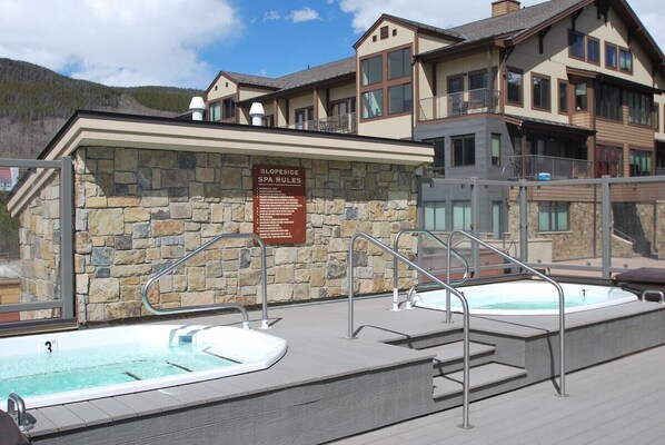 مغطس سبا خارجي