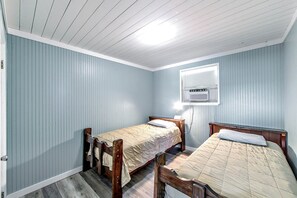 4 bedrooms, WiFi, bed sheets